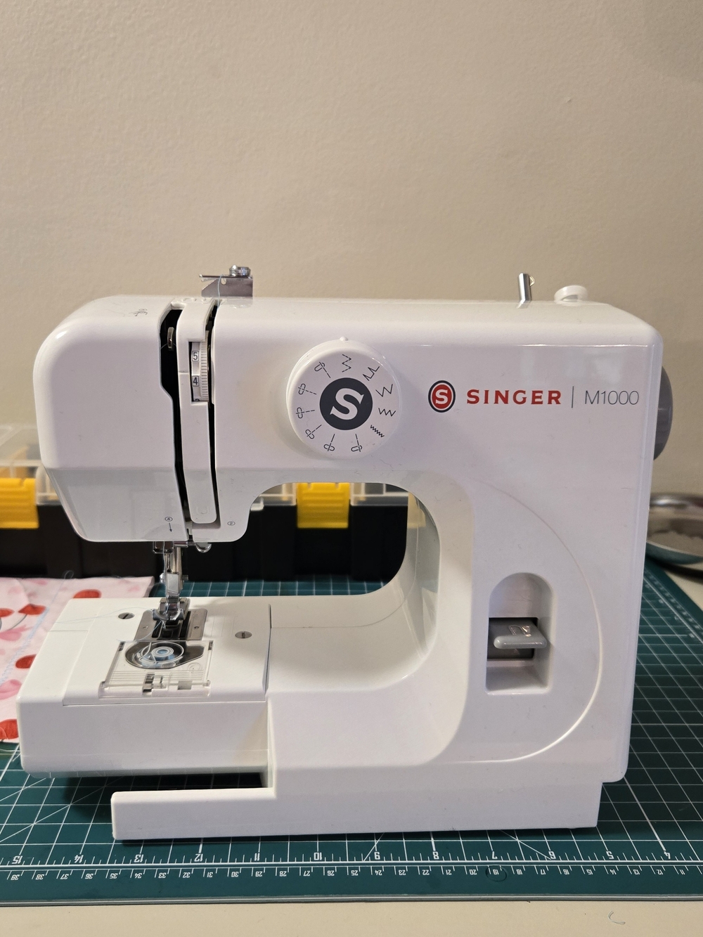 Singer M1000 White Compact Sewing Machine